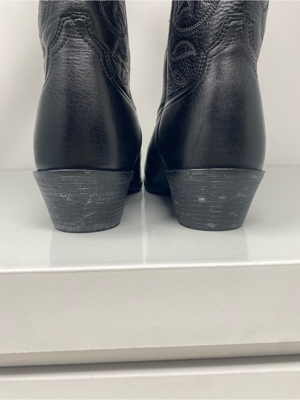 Ariat Sz 10B Black Embroidered Western Leather Heeled Boots - Picture 6 of 8